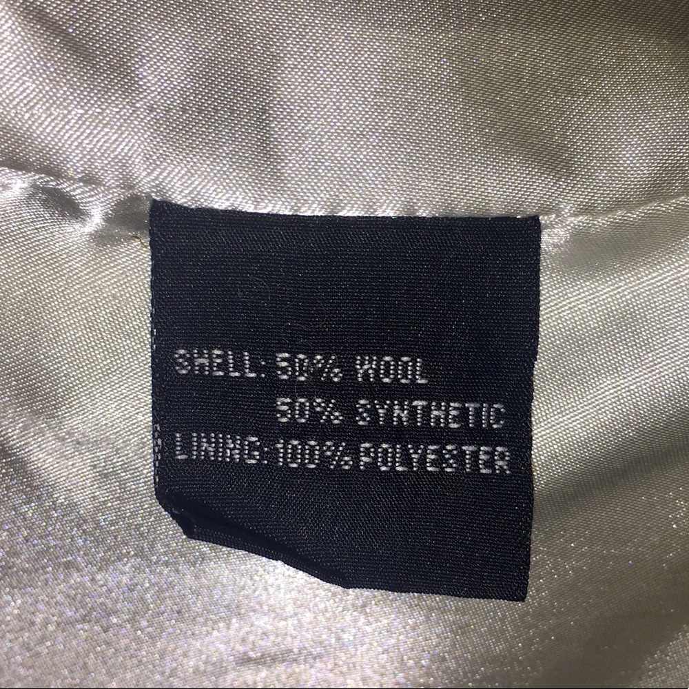 Woman’s Jacket - Picture 4 of 4